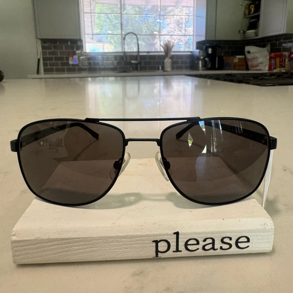 ONE DAY SALE💫 HUGO BOSS Stylish Black Aviator Sunglasses